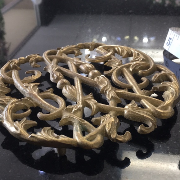 Vintage brass trivet by Virginia Metal Crafters - Picture 4 of 6